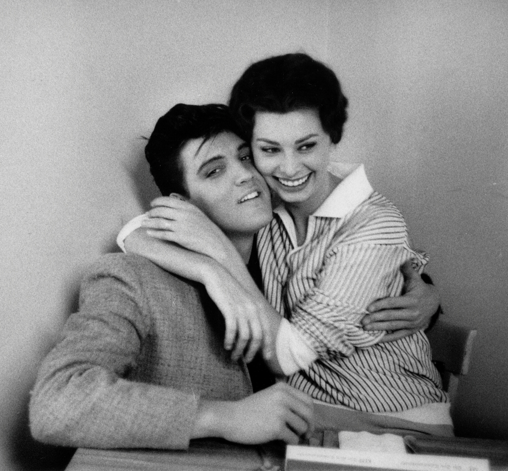 http://3.bp.blogspot.com/-9MjM-276sHA/Thjf83YYnDI/AAAAAAABdXE/0CzhCLtqKug/s1600/Elvis+Presley+and+Sophia+Loren.jpg