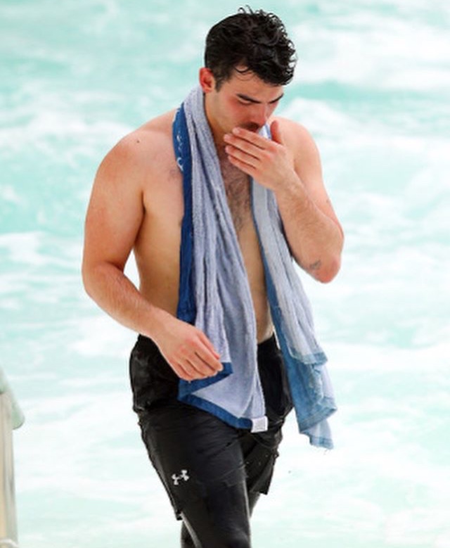 Alexis Superfan S Shirtless Male Celebs Joe Jonas Shirtless In Australia