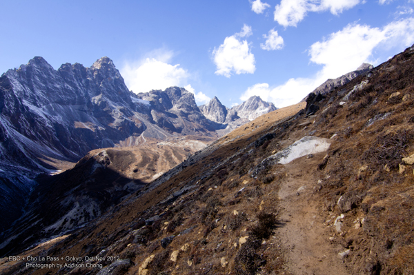 Cho La Pass is between the peaks in the center