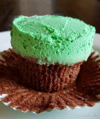 Super special and chocolaty cupcakes can be yours. This doctored up cake mix cupcake recipe is a perfect way to get great results without too much effort!