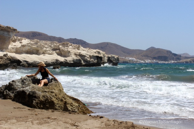 cabo-de-gata-almeria-cala-los-escullos-womantosantiago