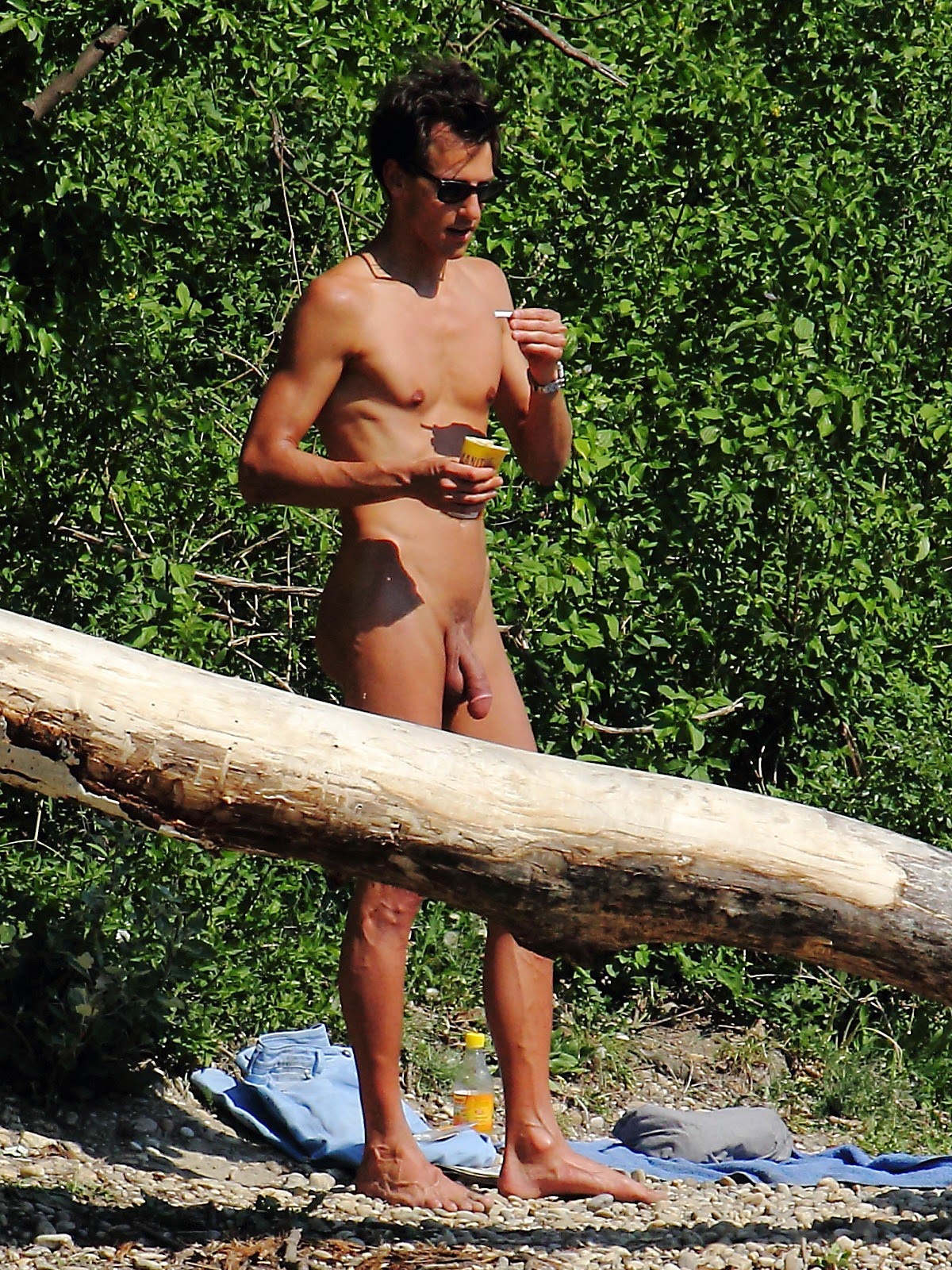 nudehippy.tumblr.com_smoker.jpg