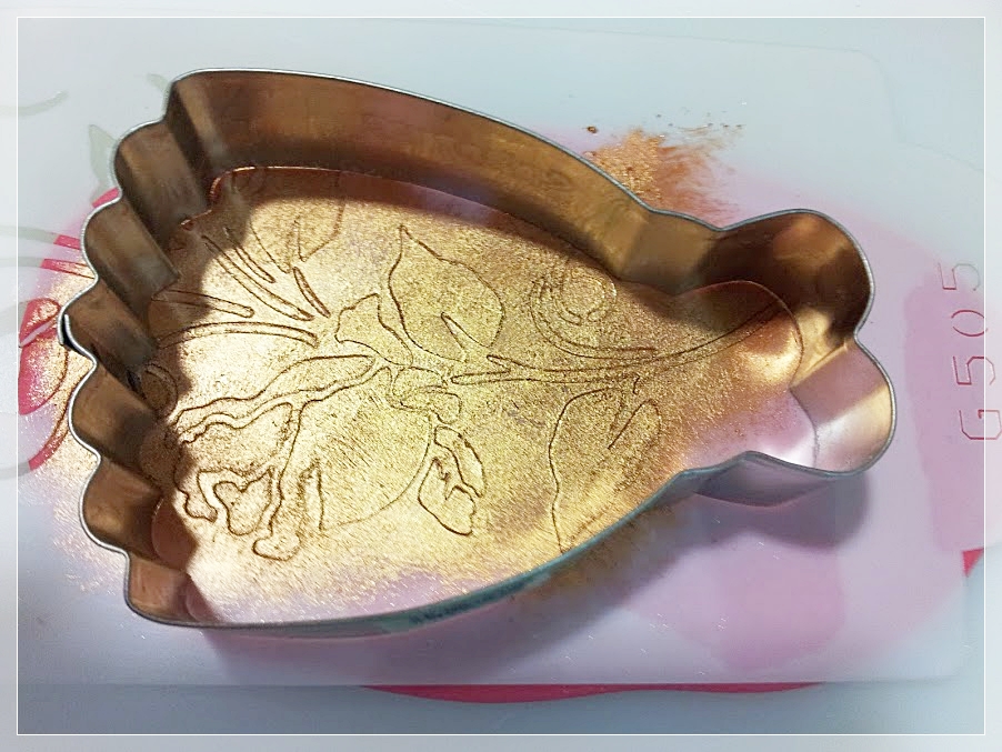 El mundo de las Tartas Fondant Aplicando un stencil sobre fondant