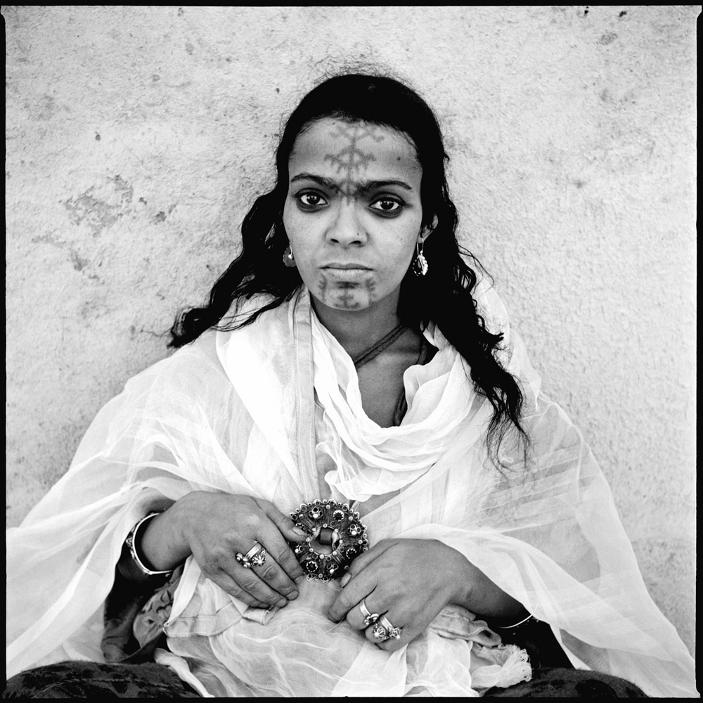 Амазахи берберы пуштуны. Алжирки девушки. Берберы алжира. Французы в алжире с женщинами. Туареги марокко бедуины.