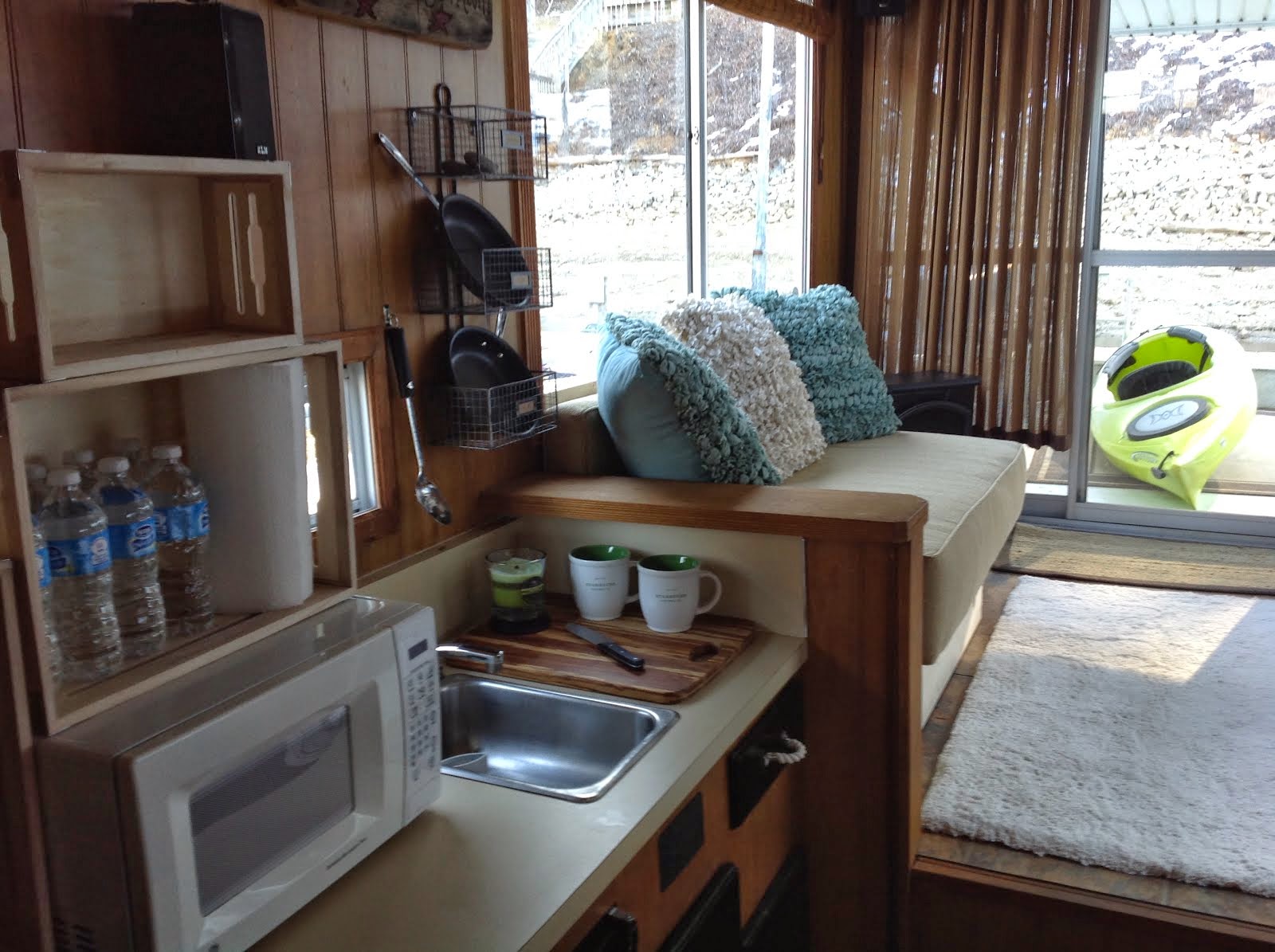 Weekend Living on a houseboat