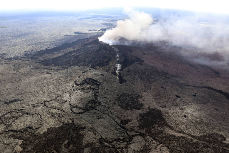 Cientistas advertem para risco de erupção em grande escala de vulcão no Havaí