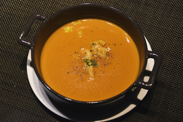 而朋友選的每日例湯為南瓜湯，我則選了伊比利火腿。