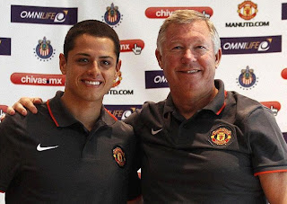 Ferguson with Chicharito in Manchester jersey