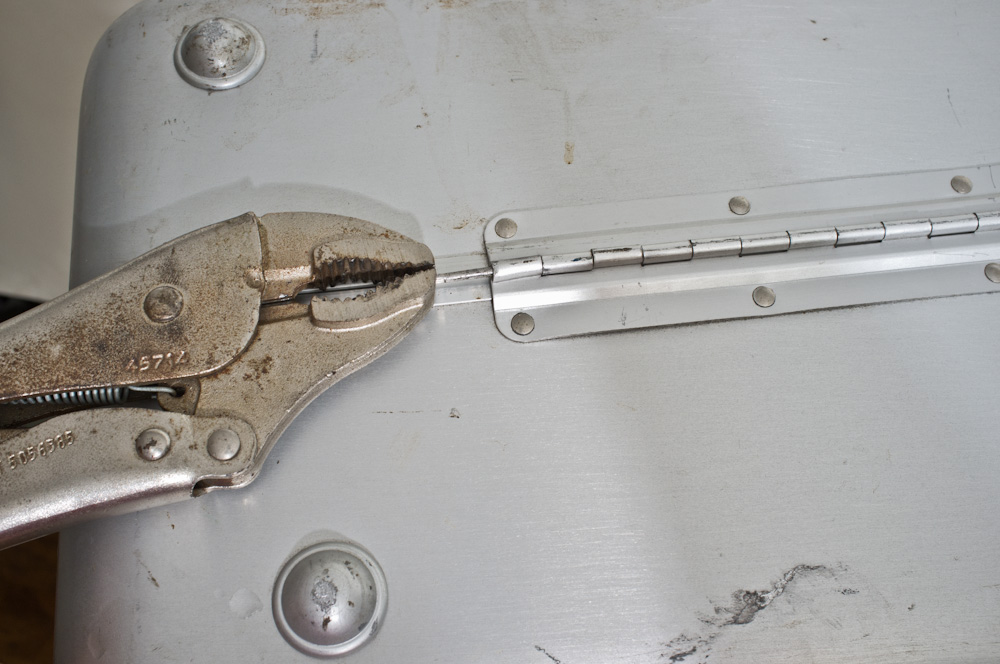 Object Quality How do you open a locked Zero Halliburton aluminum case?