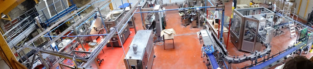 Sala de engarrafamento da vinícola Montlouis, no Vale do Loire, França