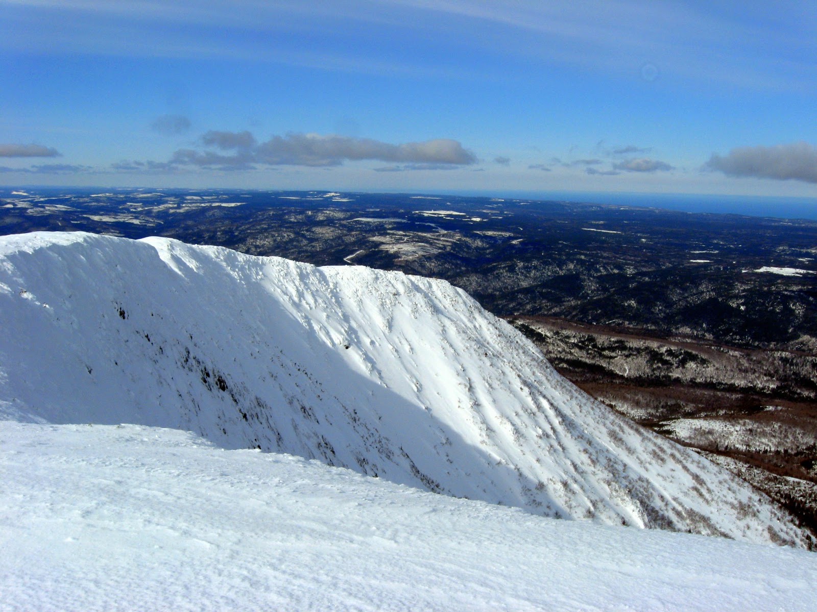 Lotus and Cedar Huttohut Crosscountry skiing in Chic Choc Mountains