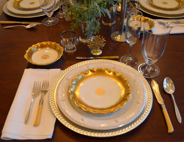 Bellissimo and Bella: A White, Gold, and Silver table, with a {hint} of ...