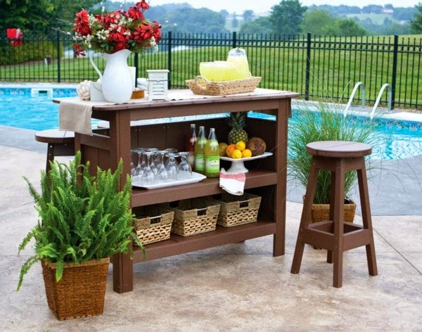 Table made of wood – set design and classic!