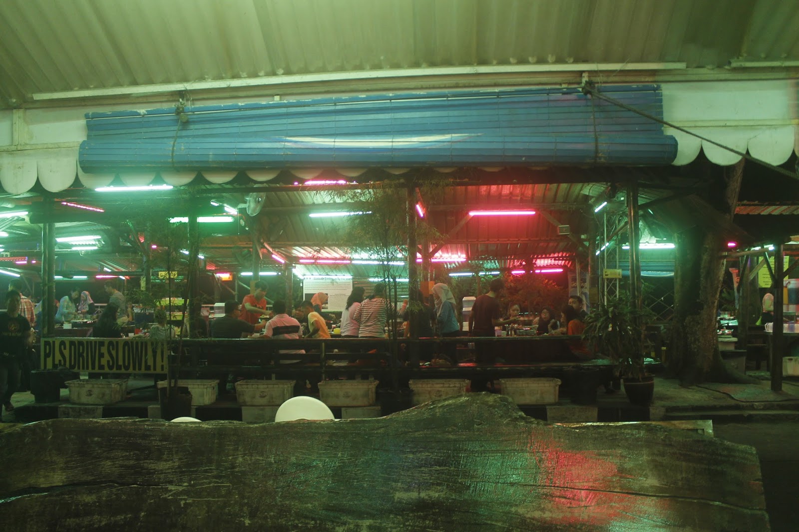 ANNUAR BBQ STEAMBOAT DI KUCHING,SARAWAK AZLAN RUMADI