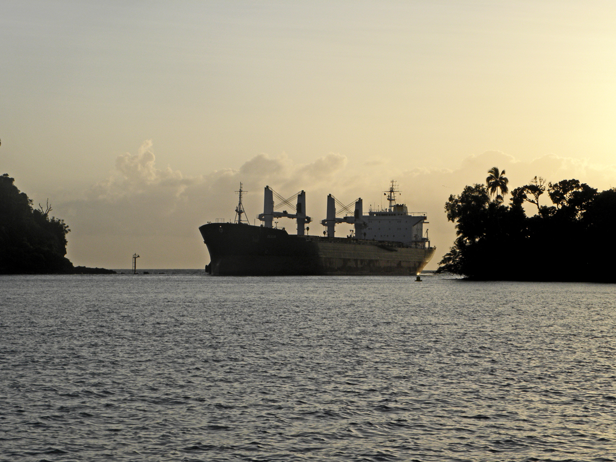 Sailing Aussie coast Mourilyan Harbour to Fitzroy Island