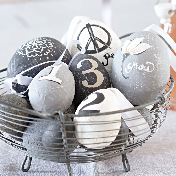 white life © Easter modern? Create special Easter eggs with chalk