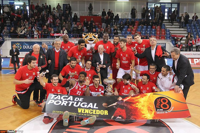 Quatro jogos, três vitórias, xeque-mate: Benfica volta a vencer Sporting e  sagra-se bicampeão nacional de basquetebol – Observador