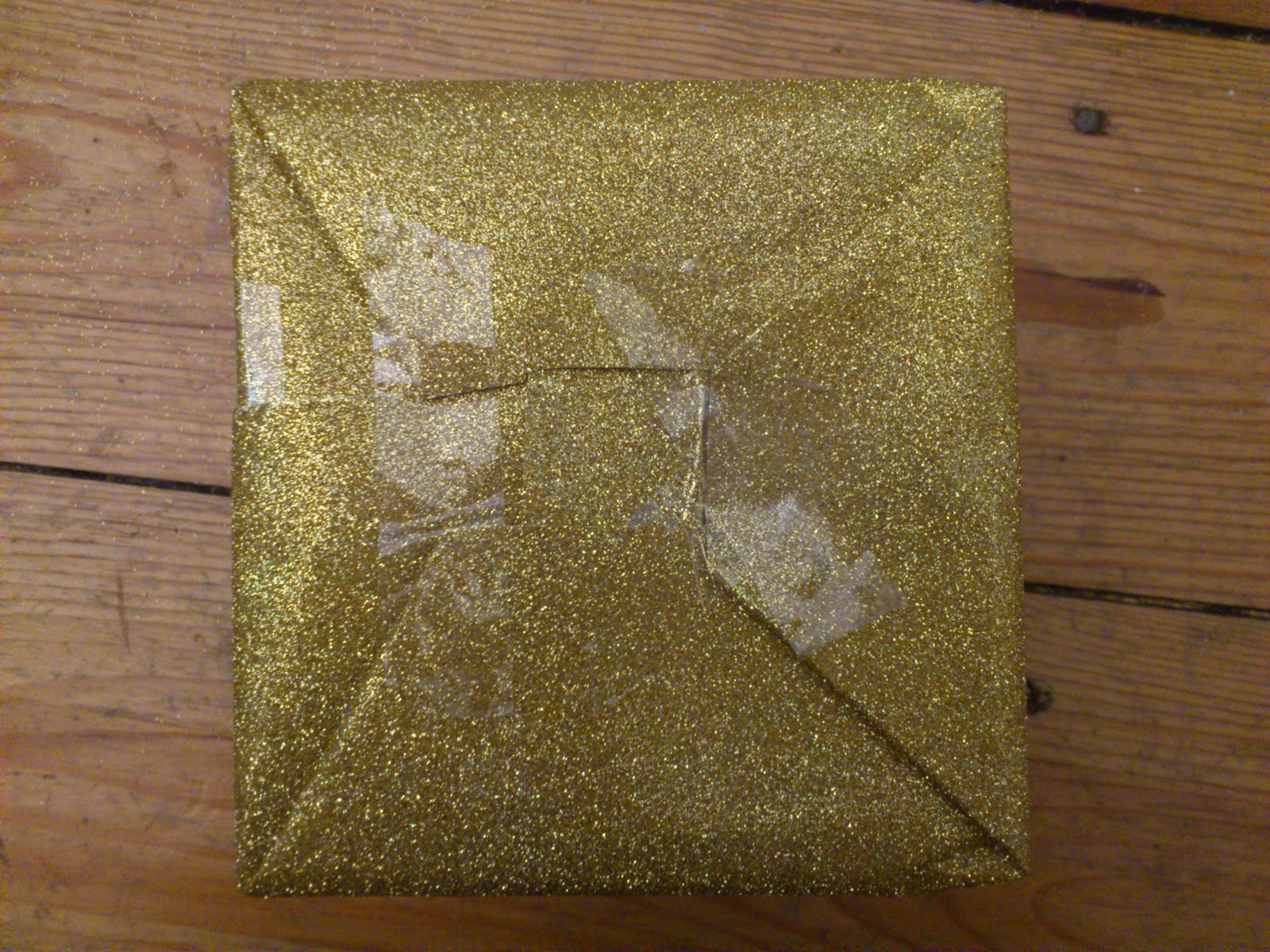 Simple Ways to Wrap with Glitter Paper: 11 Steps (with Pictures)