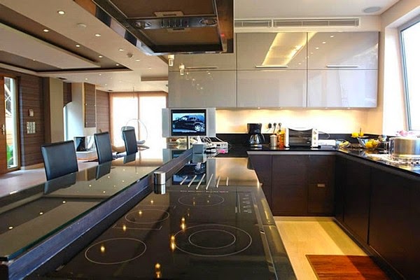 Modern house and straight lines in Greece