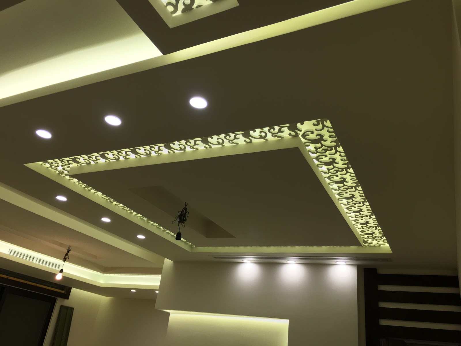 ديكورات جبس بورد فلل 2018 مع تصميم خشب سي ان سي رائع شركة ارابيسك ديكورات جبس بورد فلل 2018 مع تصميم خشب سي ان سي رائع شركة ارابيسك