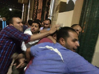 بلطجية يحرقون نقابة المحامين بلطخة ويحتجزون عدد من المحامين بداخلها بلطجية يحرقون نقابة المحامين بلطخة ويحتجزون عدد من المحامين بداخلها