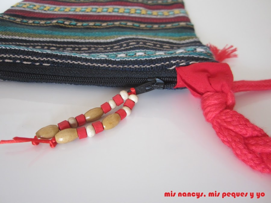 mis nancys, mis peque y yo, bolso fallero con tela morellana, detalle cremallera con abalorios