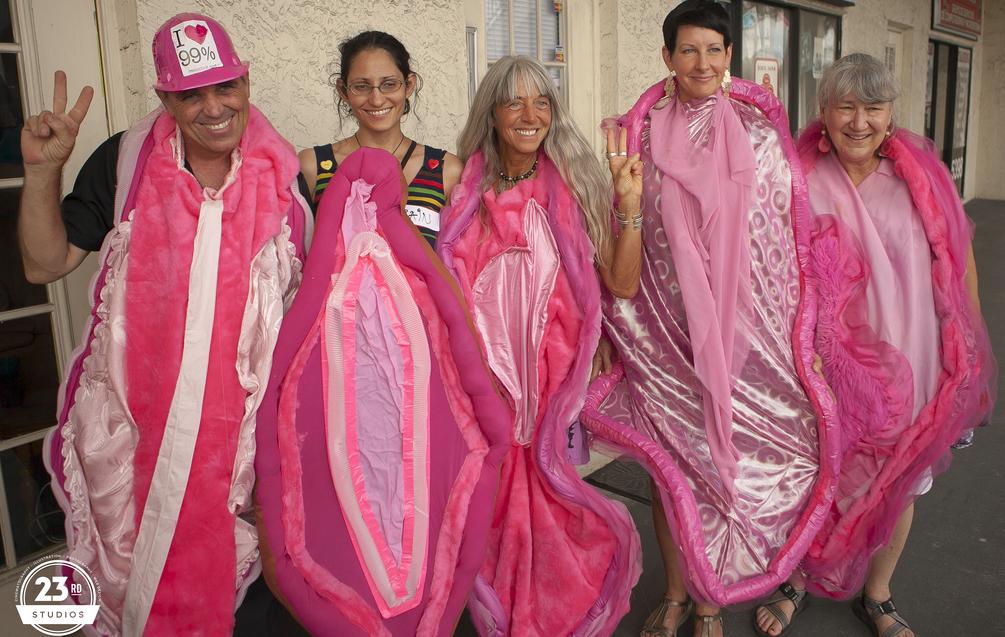 Thousands of Women Knitting ‘Pussy’ Hats to Wear to Protest Trump’s ...