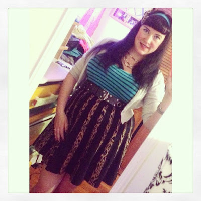 Mixed Print Plus Size Pin Up Style Outfit with Turquoise Striped Tank Top and Leopard Print Pleated Skirt