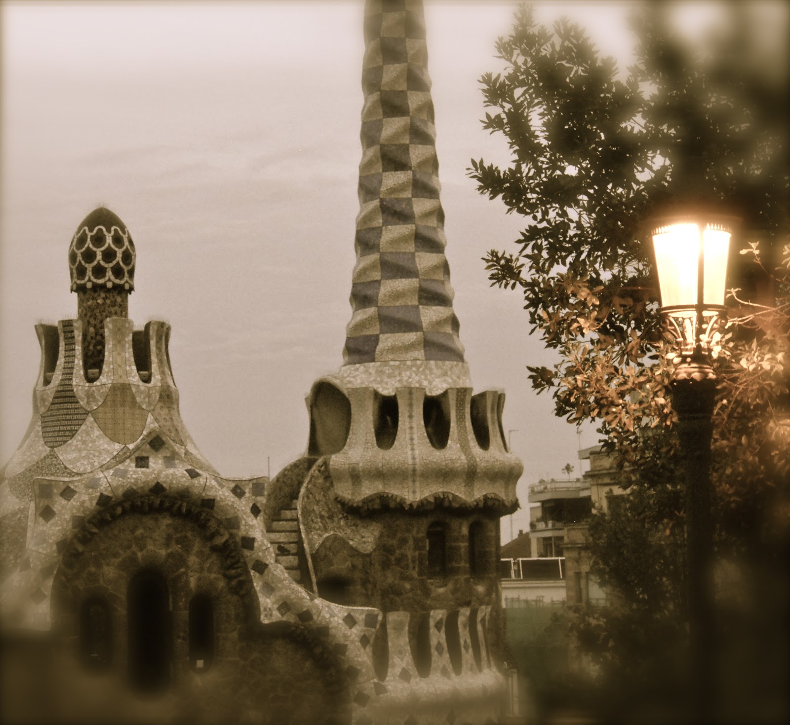 La Sombra De Gaudí Breve biografía