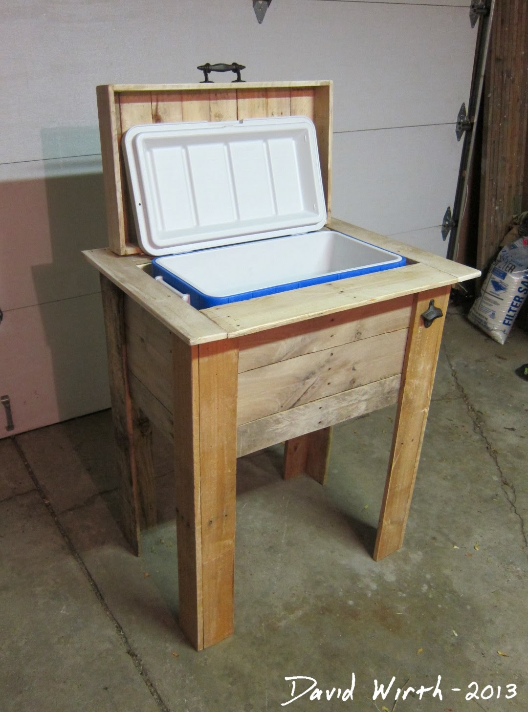 Rustic Outdoor Cooler Stand Wood Pallet Rustic Outdoor Cooler Stand Wood Pallet