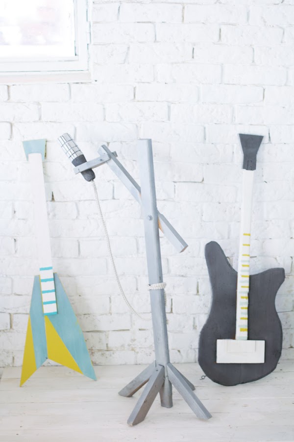 Guitarras y micrófono de madera diy