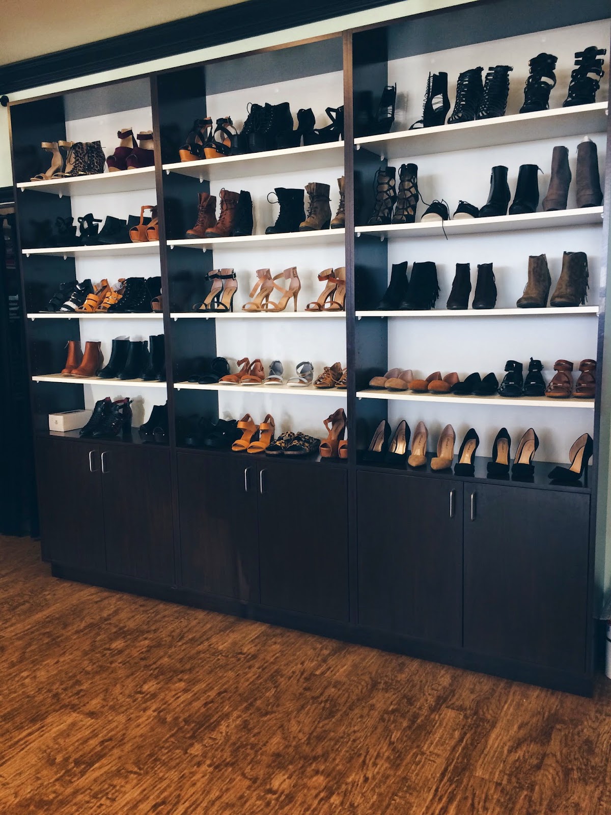 I AM. THREADS INSIDE LAURA'S BOUTIQUE WHITTIER, CA