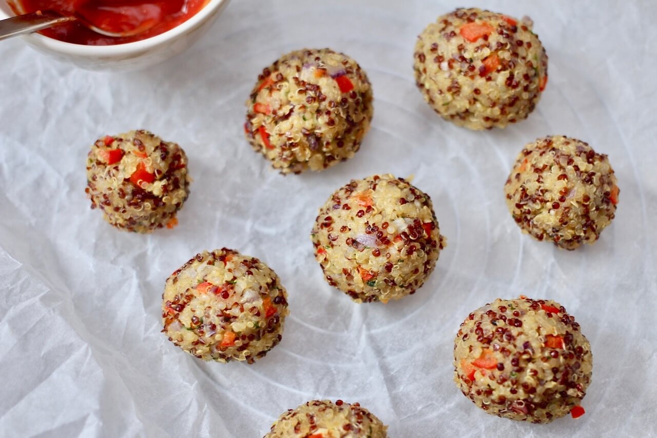 HOME OF HAPPY: QUINOA-BÄLLCHEN MIT FEURIGER MOJO ROJO