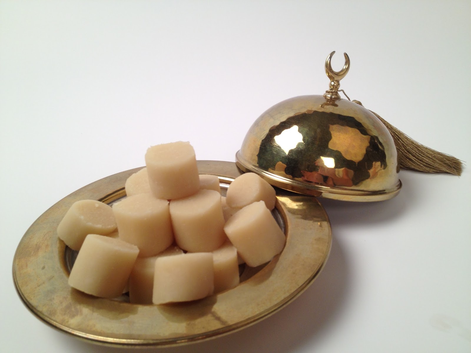 GÜZEL ŞEYLER TAPTAZE ÇİKOLATA, LOKUM, BADEM EZMESİ)