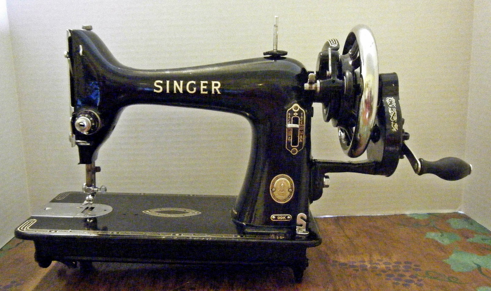 VTG 1934 SINGER Sewing Machine With Carry Case + Pedal PARTS