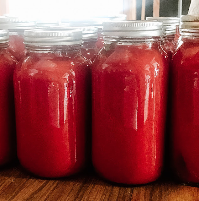 tomato sauce made by hand