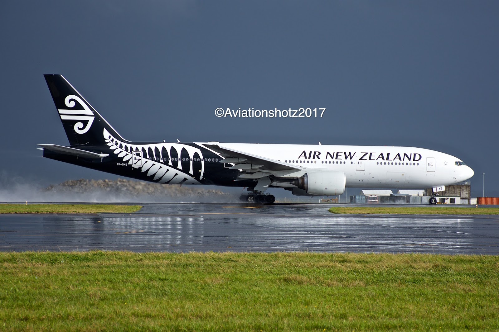 Aviationshotz Full Power Wet Runway Takeoff