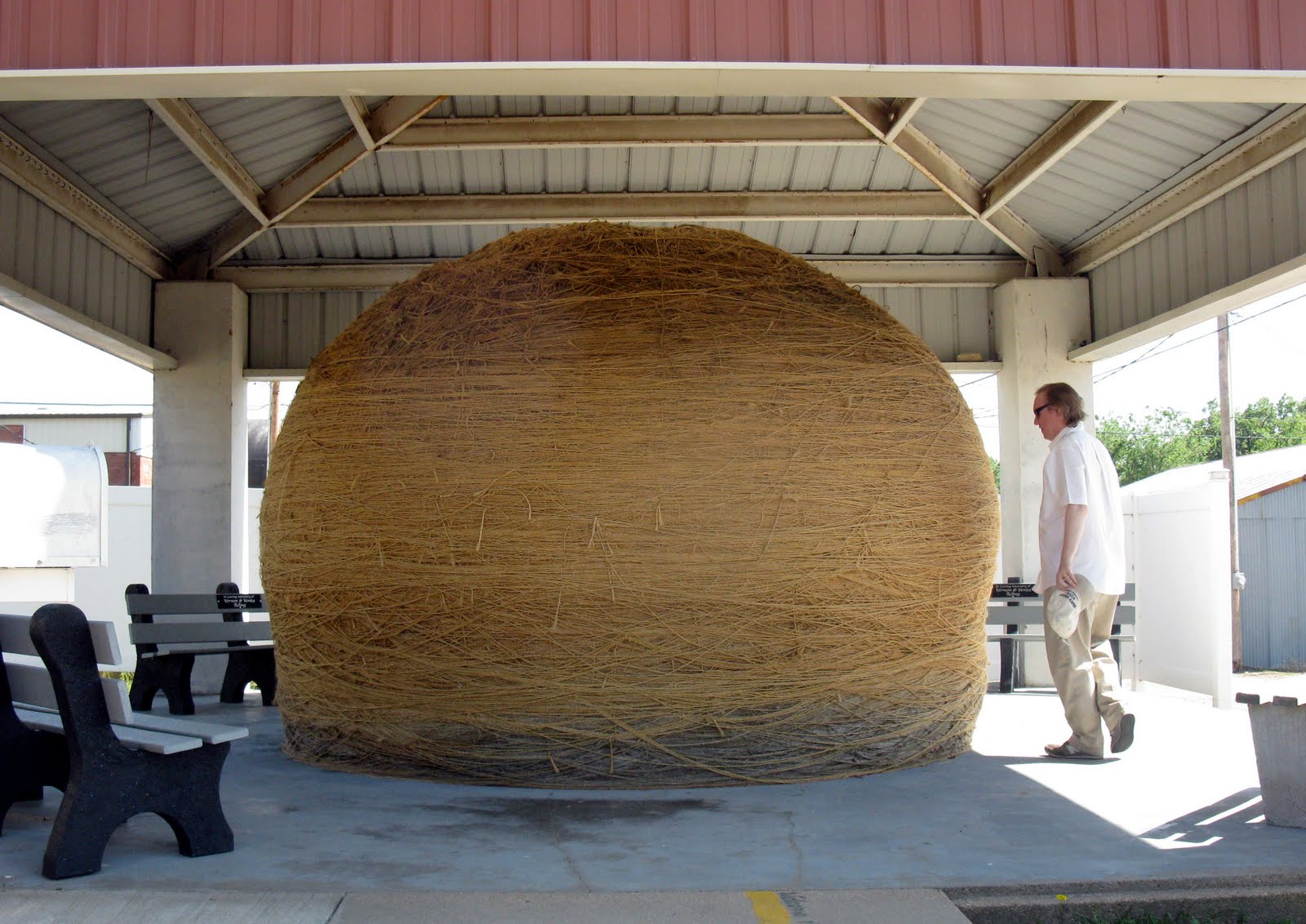 Eccentric Roadside Days of twine and roses The World's Biggest Ball