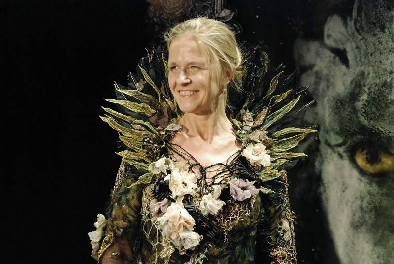 How Cornelia Funke helped me write a blurb