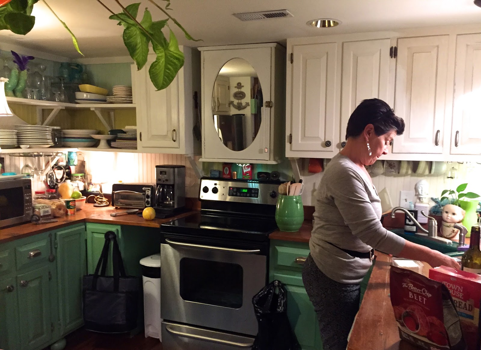 SheShe, The Home Magician Old Radio to Kitchen Island/Bar