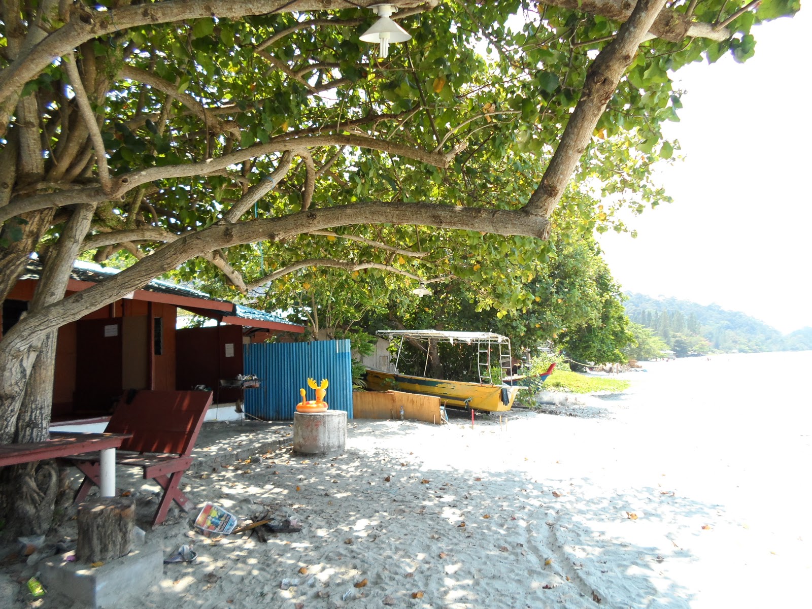 Adiza saidi TELUK SENANGIN CHALET, LUMUT PERAK.