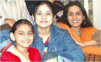 Sanam Baloch with Sisters