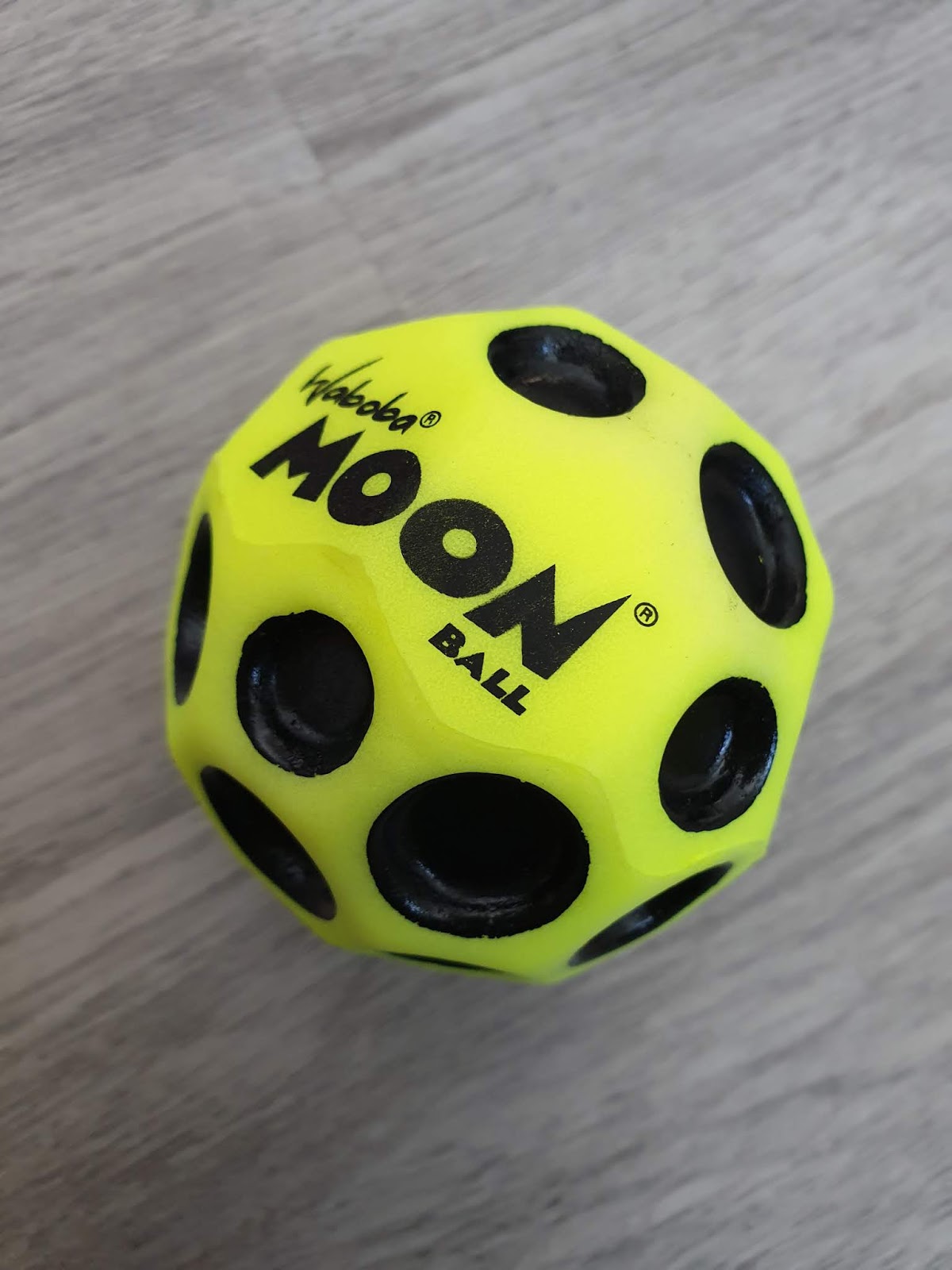 Grundschultante Moon Ball