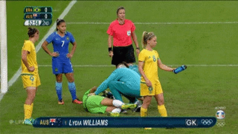 손이 많이가는 주장 언니.GIF | 인스티즈