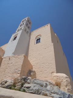 ο καθολικός ναός του αγίου Γεωργίου (Σαν Τζώρτζης) στην Άνω Σύρο