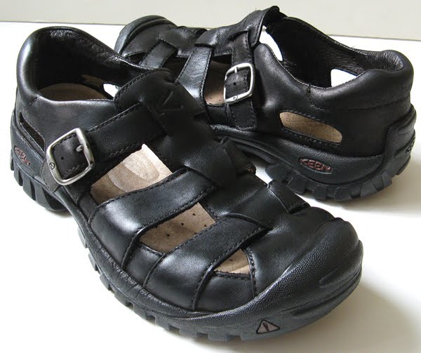 womens black keen shoes
