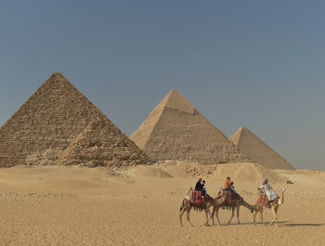 Giza Three Pyramids 