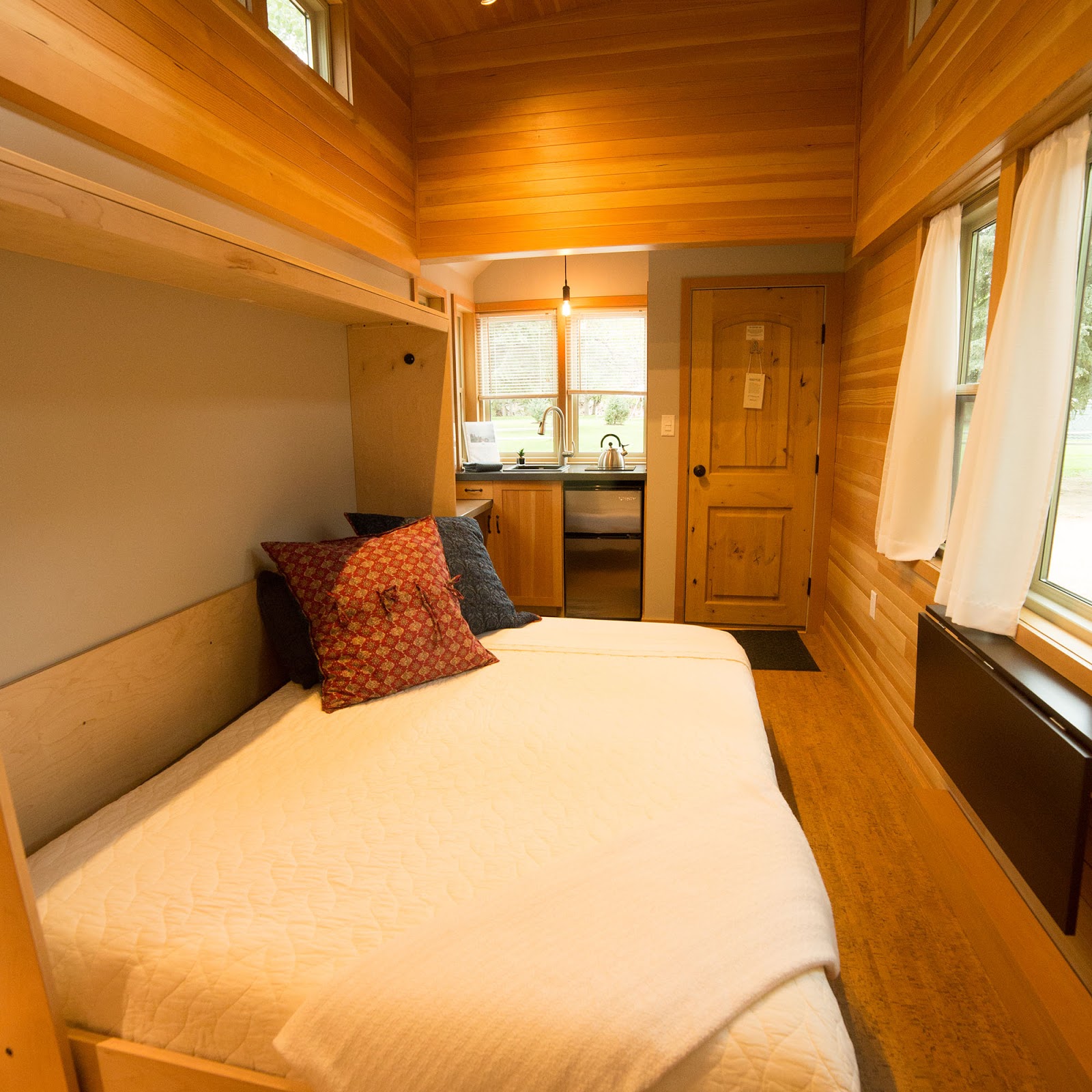 TINY HOUSE TOWN The Heritage River Birch (165 Sq Ft)