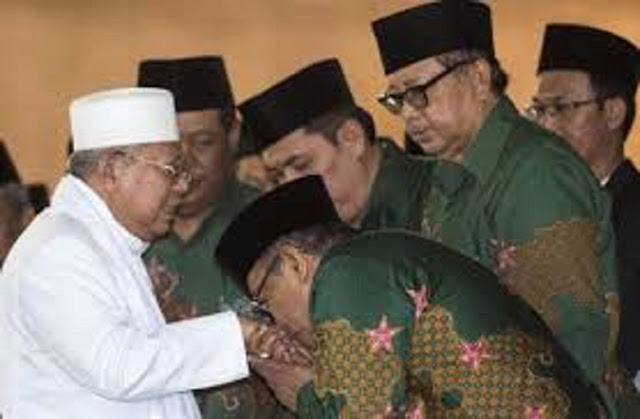 Bukan Lembaga, Sarana, Atau Metode Mengajar, Tapi Akhlak