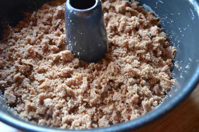 Cinnamon-Crumb-Coffee-Cake-Bake.jpg